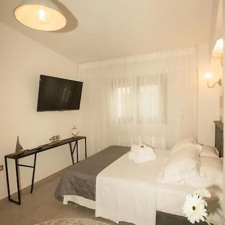 Dolphin Villa Peraía