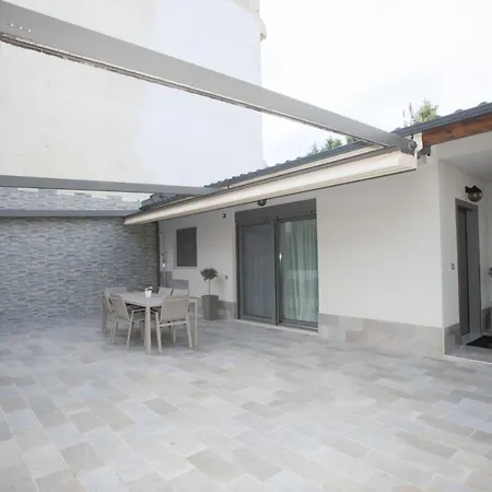 Dolphin Villa Peraía