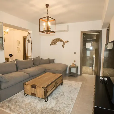 Dolphin Villa Peraía